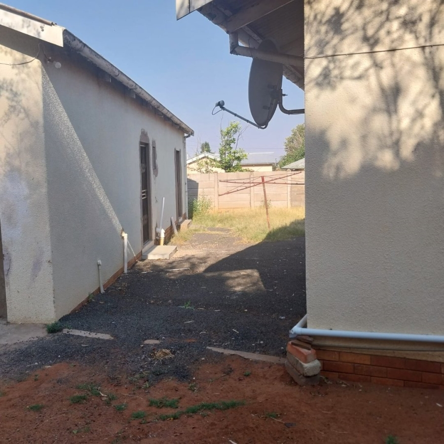 7 Bedroom Property for Sale in Beaconsfield Northern Cape